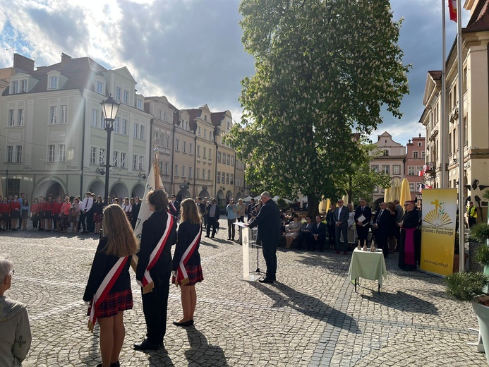 Jubileuszowy apel na Placu Ratuszowym