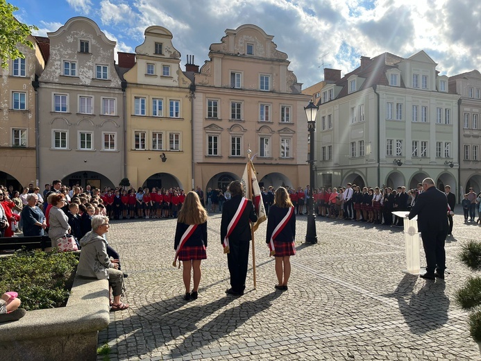 Jubileuszowy apel na Placu Ratuszowym