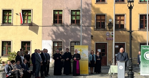 Jubileuszowy apel na Placu Ratuszowym