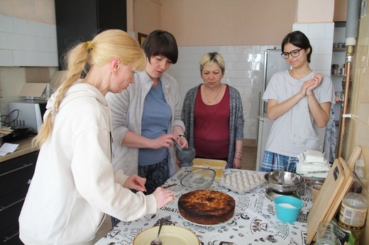 Tak się lepi ukraińskie pierogi w wapienickiej Klimczokówce