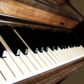 Rosjanie ukryli granat w pianinie 10-latki - pułapkę odkryła matka