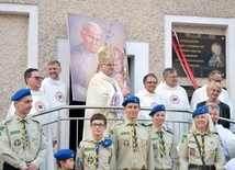 Wspólne zdjęcie z grupą Skautów Króla i innych gości polanickiego sanktuarium.