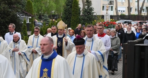 Po Mszy św. odbyła się procesja różańcowa.