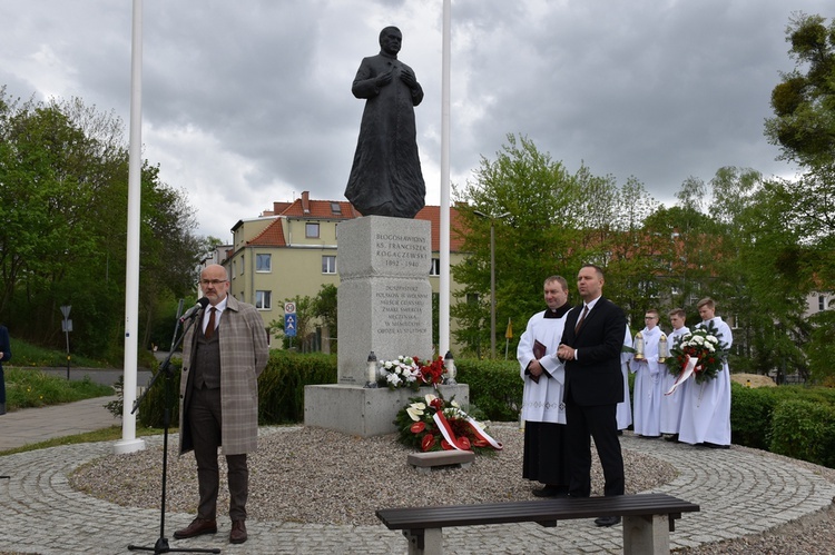 Tablica upamiętniająca bł. ks. Rogaczewskiego