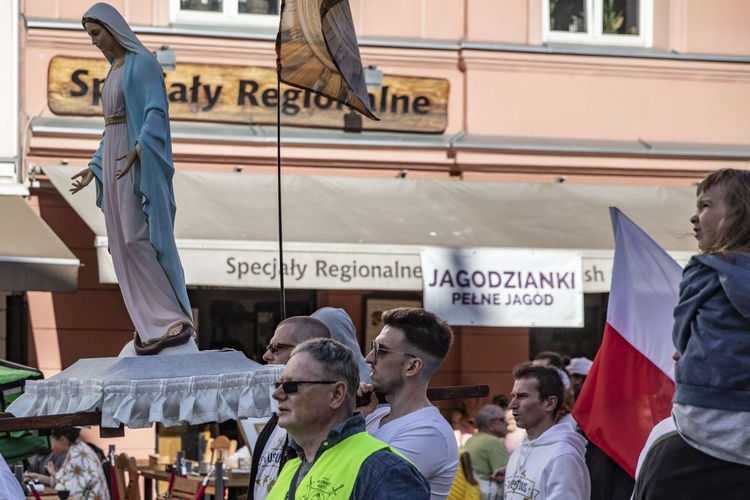 Wielka procesja różańcowa. Za Polskę