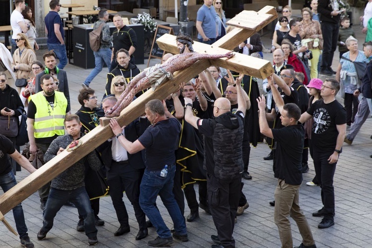 Wielka procesja różańcowa. Za Polskę