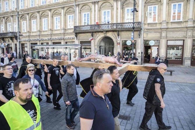 Wielka procesja różańcowa. Za Polskę