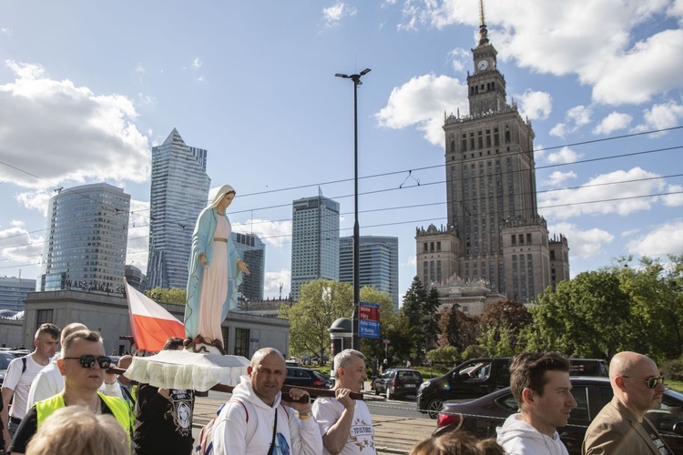 Wielka procesja różańcowa. Za Polskę