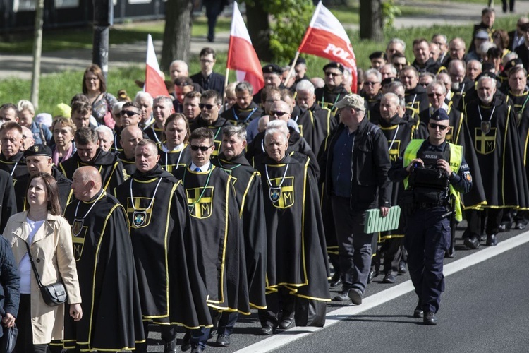 Wielka procesja różańcowa. Za Polskę