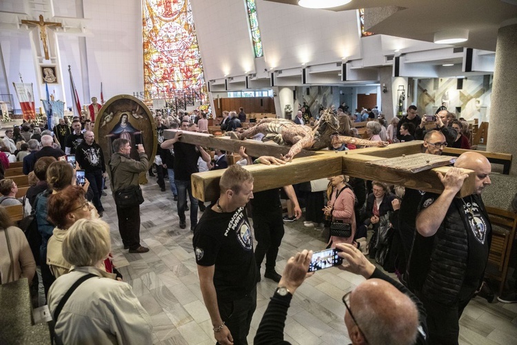 Wielka procesja różańcowa. Za Polskę