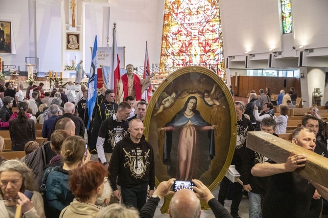 Wielka procesja różańcowa. Za Polskę