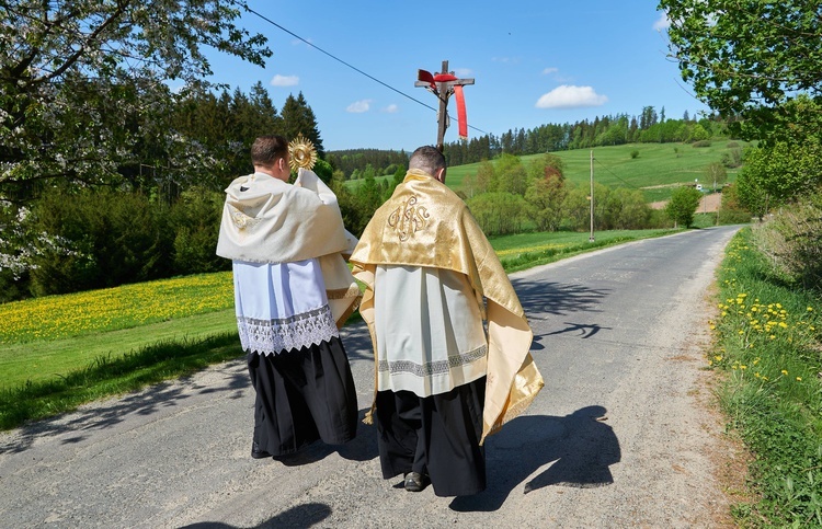 Głuszyca. Procesja pokutna w intencji Polski