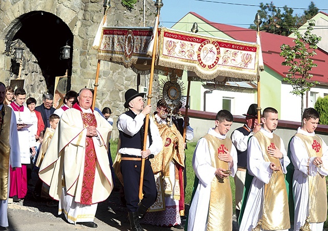 	Dziękczynieniu przewodniczył bp Edward Kawa ze Lwowa.