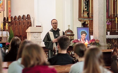 Zgromadzeni w świątyni modlili się przy relikwiach błogosławionego, wysłuchali konferencji, trwali na adoracji Najświętszego Sakramentu i uczestniczyli w Mszy św.