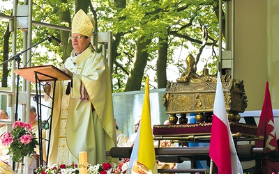 	Uroczystościom odpustowym przewodniczył metropolita.