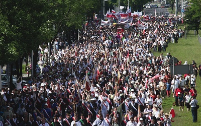 Procesja z feretronami błogosławionych przejdzie 11 km  Traktem Królewskim.