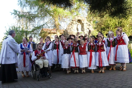 Dziękczynny koncert "Małego Haśnika" z Żabnicy dla Matki Bożej w Leśnej