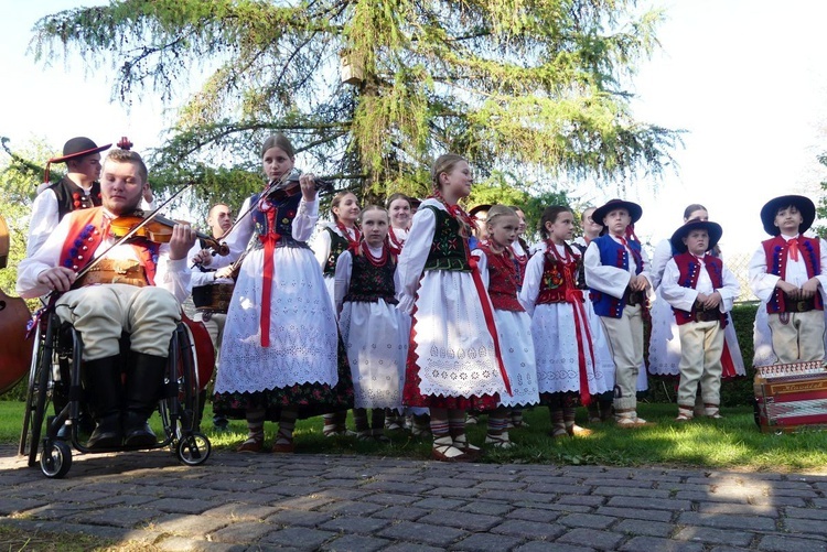 Dziękczynny koncert "Małego Haśnika" z Żabnicy dla Matki Bożej w Leśnej