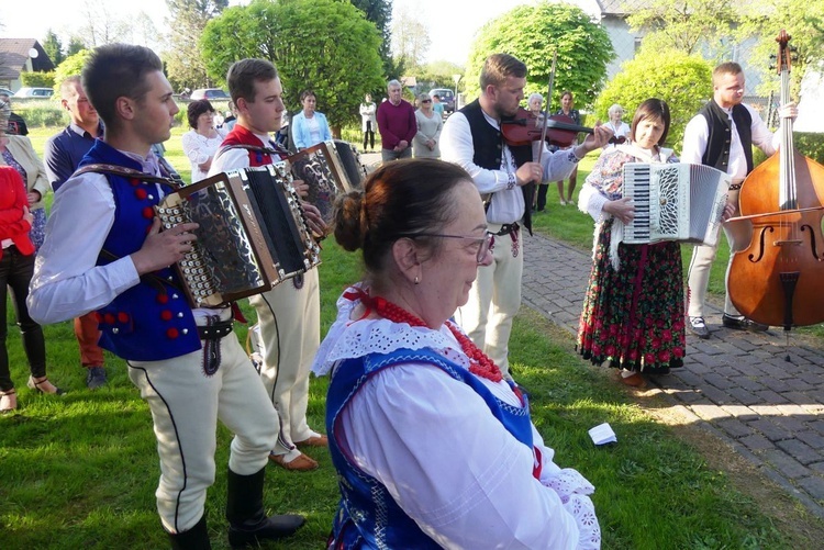 Dziękczynny koncert "Małego Haśnika" z Żabnicy dla Matki Bożej w Leśnej