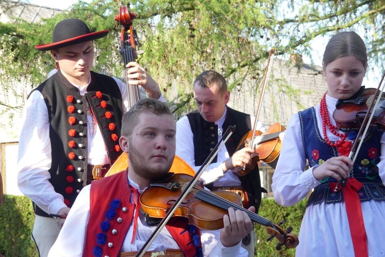 Dziękczynny koncert "Małego Haśnika" z Żabnicy dla Matki Bożej w Leśnej