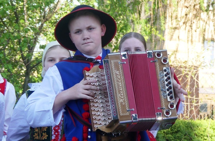 Dziękczynny koncert "Małego Haśnika" z Żabnicy dla Matki Bożej w Leśnej