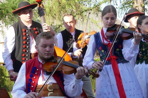 Dziękczynny koncert "Małego Haśnika" z Żabnicy dla Matki Bożej w Leśnej