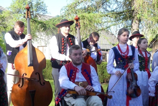 Dziękczynny koncert "Małego Haśnika" z Żabnicy dla Matki Bożej w Leśnej