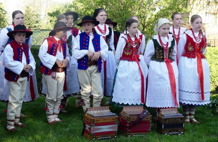 Dziękczynny koncert "Małego Haśnika" z Żabnicy dla Matki Bożej w Leśnej