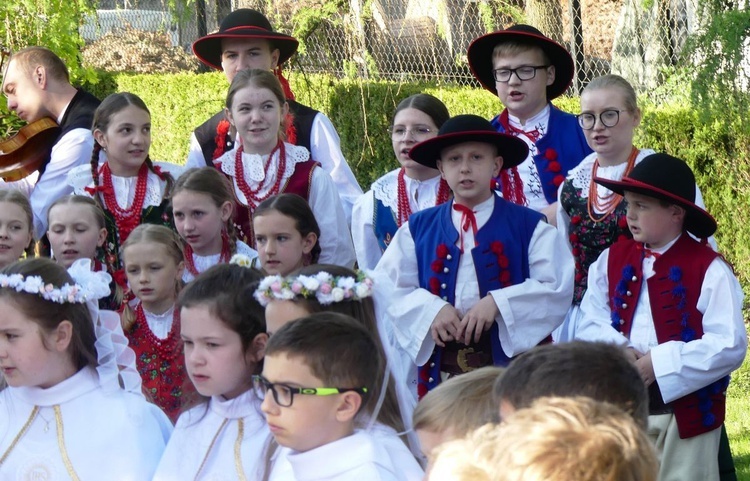 Dziękczynny koncert "Małego Haśnika" z Żabnicy dla Matki Bożej w Leśnej