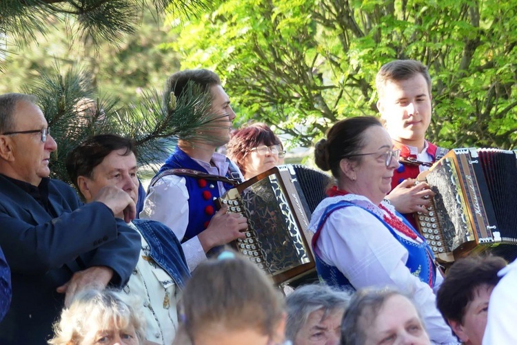 Dziękczynny koncert "Małego Haśnika" z Żabnicy dla Matki Bożej w Leśnej