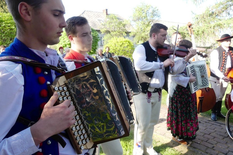 Dziękczynny koncert "Małego Haśnika" z Żabnicy dla Matki Bożej w Leśnej