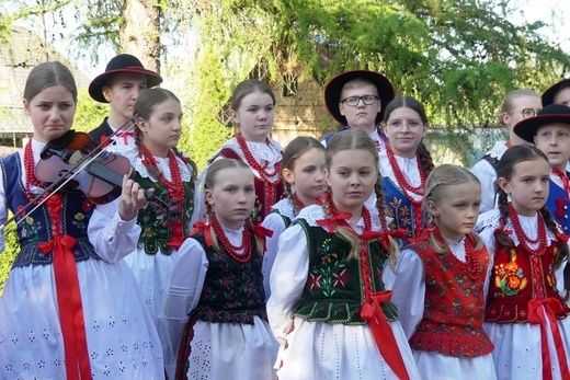 Dziękczynny koncert "Małego Haśnika" z Żabnicy dla Matki Bożej w Leśnej