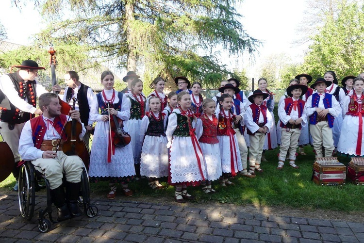 Dziękczynny koncert "Małego Haśnika" z Żabnicy dla Matki Bożej w Leśnej