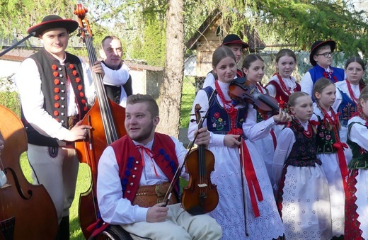 Dziękczynny koncert "Małego Haśnika" z Żabnicy dla Matki Bożej w Leśnej