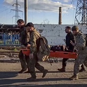 Reuters: Ukraińscy żołnierze z Azowstalu wywiezieni na tereny zajęte przez Rosję