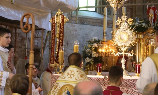 Adoracja Pana Jezusa była modlitwą wdzięczności za to, że zamieszkał w tej świątyni...