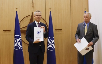Finlandia i Szwecja złożyły wnioski o dołączenie do NATO 