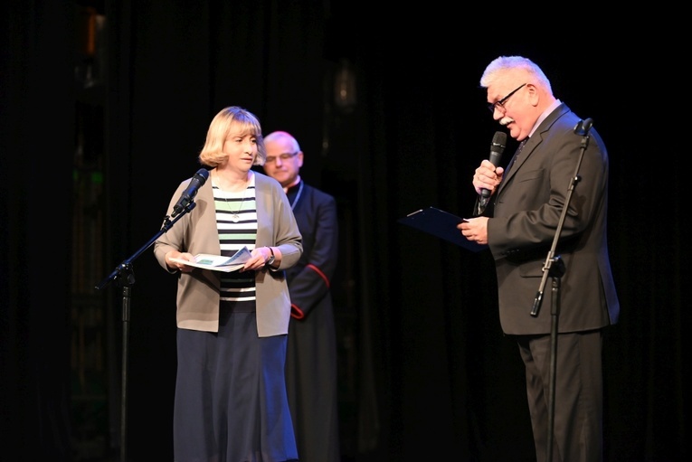 Świdnica. Program artystyczny i wręczenie nagród z okazji Dni Papieskich