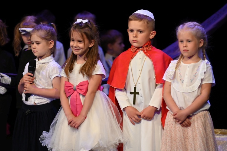 Świdnica. Program artystyczny i wręczenie nagród z okazji Dni Papieskich