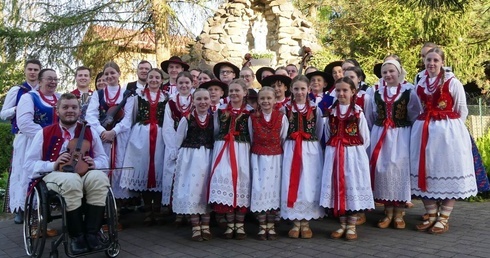 "Mały Haśnik" z Żabnicy przyjechał do Leśnej podziękować Matce Bożej za ocalenie, a ludziom za pomoc.