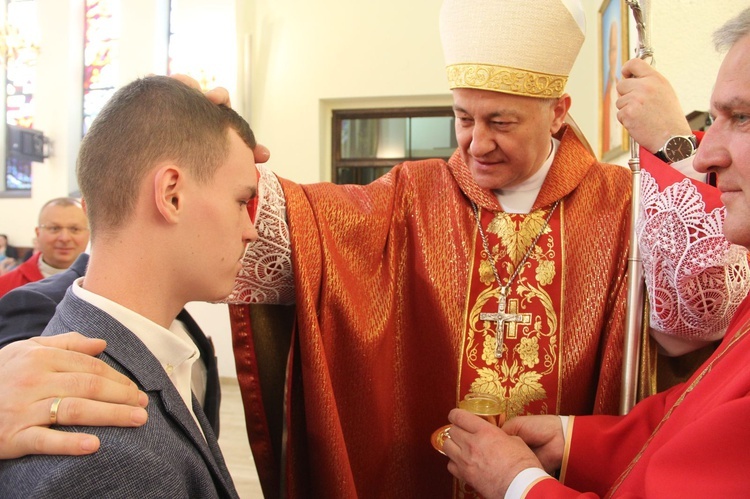 Bierzmowanie u Matki Bożej Fatimskiej w Tarnowie, cz. 1