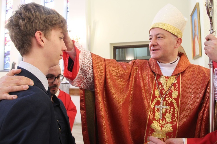 Bierzmowanie u Matki Bożej Fatimskiej w Tarnowie, cz. 1