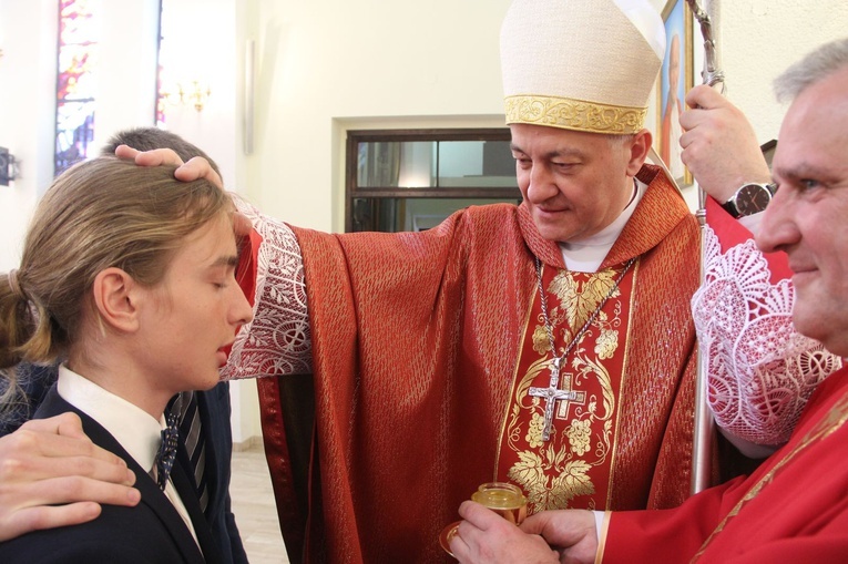 Bierzmowanie u Matki Bożej Fatimskiej w Tarnowie, cz. 1
