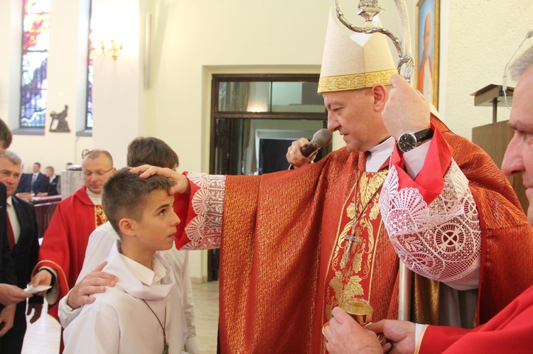 Bierzmowanie u Matki Bożej Fatimskiej w Tarnowie, cz. 1