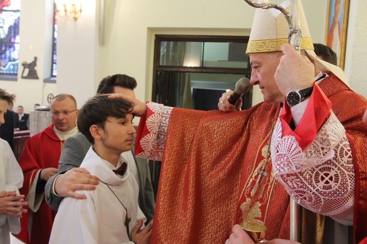 Bierzmowanie u Matki Bożej Fatimskiej w Tarnowie, cz. 1