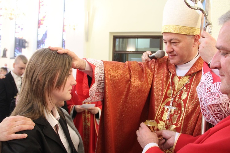 Bierzmowanie u Matki Bożej Fatimskiej w Tarnowie, cz. 1