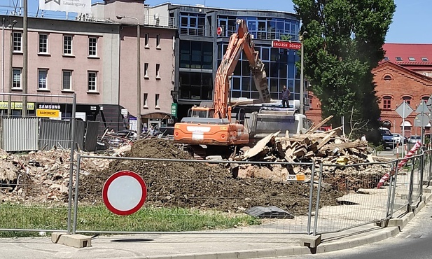 Bielsko-Biała. Zabytek czy rudera do rozbiórki? Wiele kontrowersji budzi wyburzona już kamienica