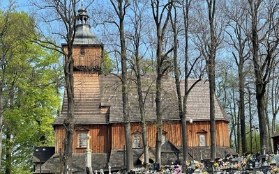 Kościół Podwyższenia Krzyża Świętego w Starej Wsi został zbudowany w 1522 r.