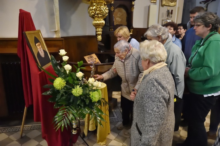 Limanowa. Wprowadzenie relikwii św. Charbela