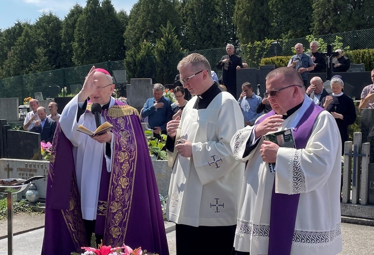 Ostatnie pożegnanie ks. Wojciecha Tyczyńskiego w Skoczowie